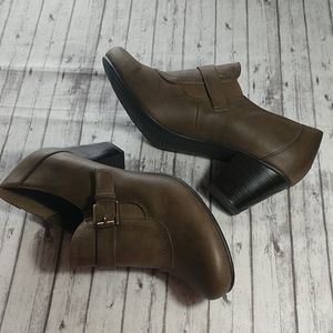 NWOB GH Bass & Co Brown Mystic Ankle Boots